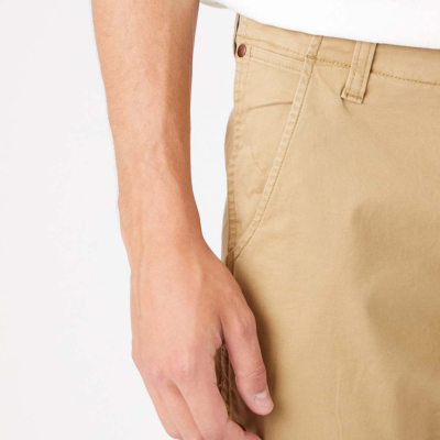 WRANGLER Casey Chino Men Trousers in Kelp (detail) 