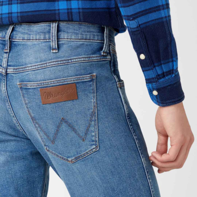 WRANGLER Larston Jeans Slim Tapered - Blue Fever (label patch) 