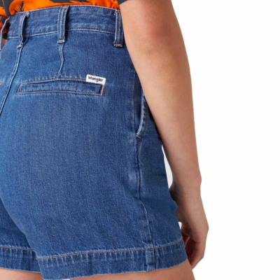 WRANGLER Mom Denim Shorts - Lake Side (back pockets)
