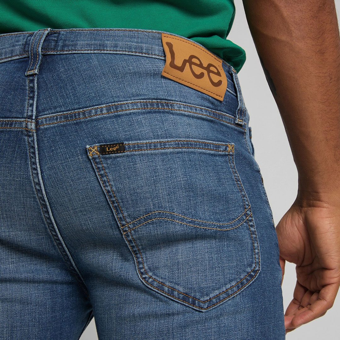 LEE Daren Zip Jeans - Mid Visual Cody (back pocket)
