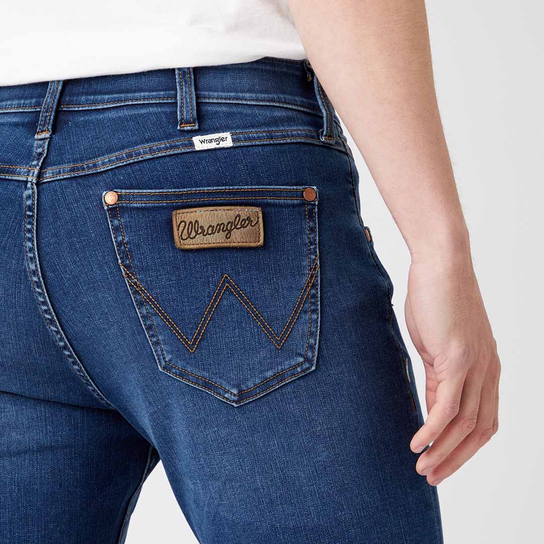 WRANGLER Greensboro Jeans Regular - Mid Indigo (label patch)
